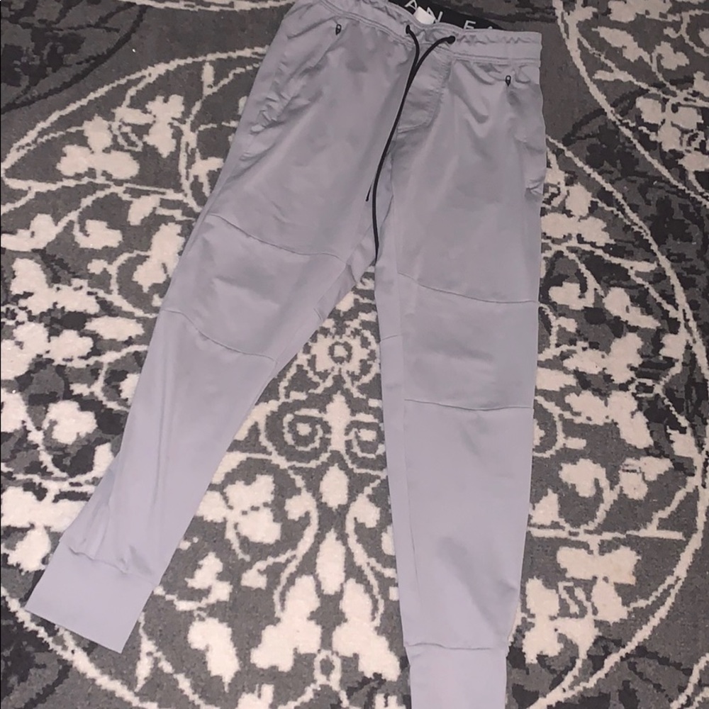 Xs men’s America Eagle joggers
